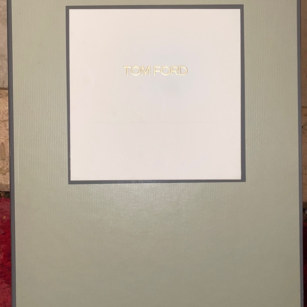Original TOMFORD high quality white with Gold perfect color so elegance